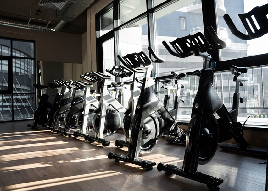 Вело дорожке в спортзале